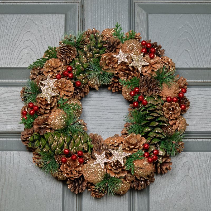 Traditional Pinecone Star Wreath